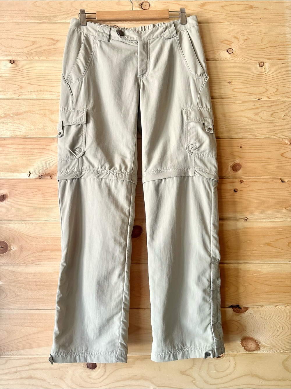 Columbia Titanium Convertible Zip Off Cargo Hiking Pants Khaki Size 8 Short